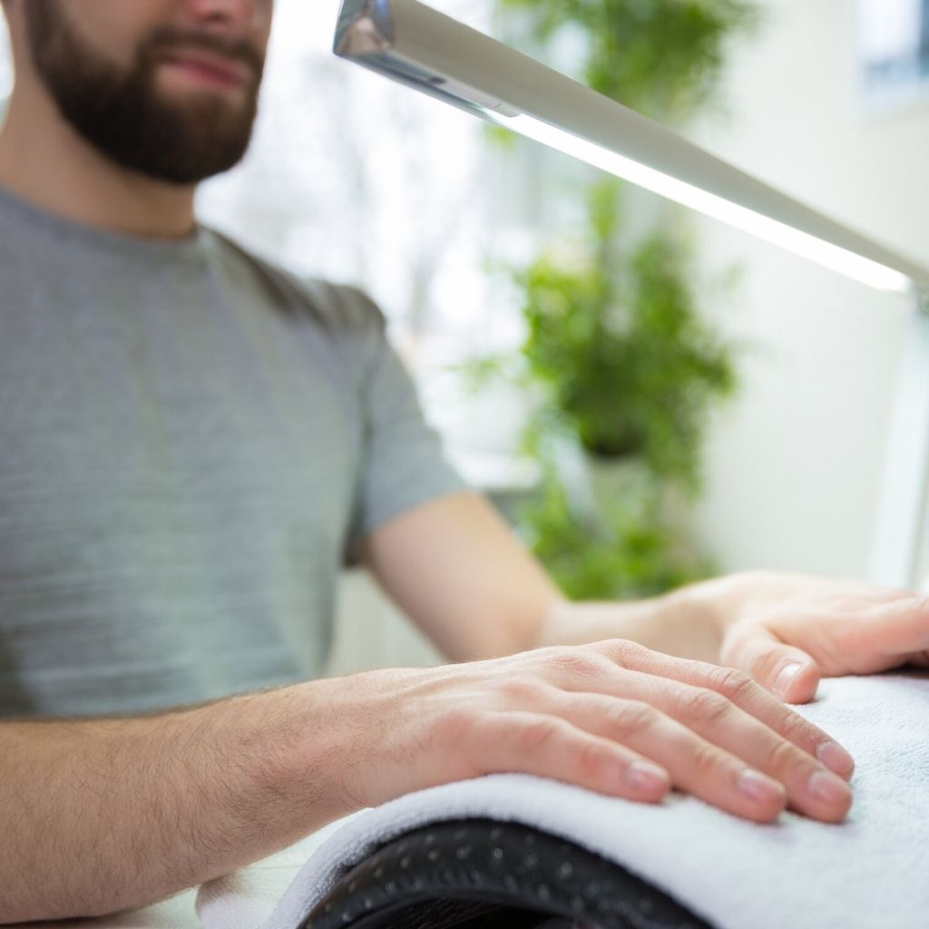  MANICURE & PEDICURE 